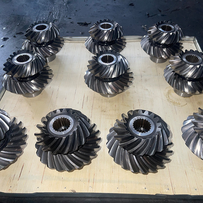 สแตนเลสคาร์บอนกลาง Helical Gear สําหรับการปรับปรุงจํานวนฟันและ Grinned ด้านผิวจบ